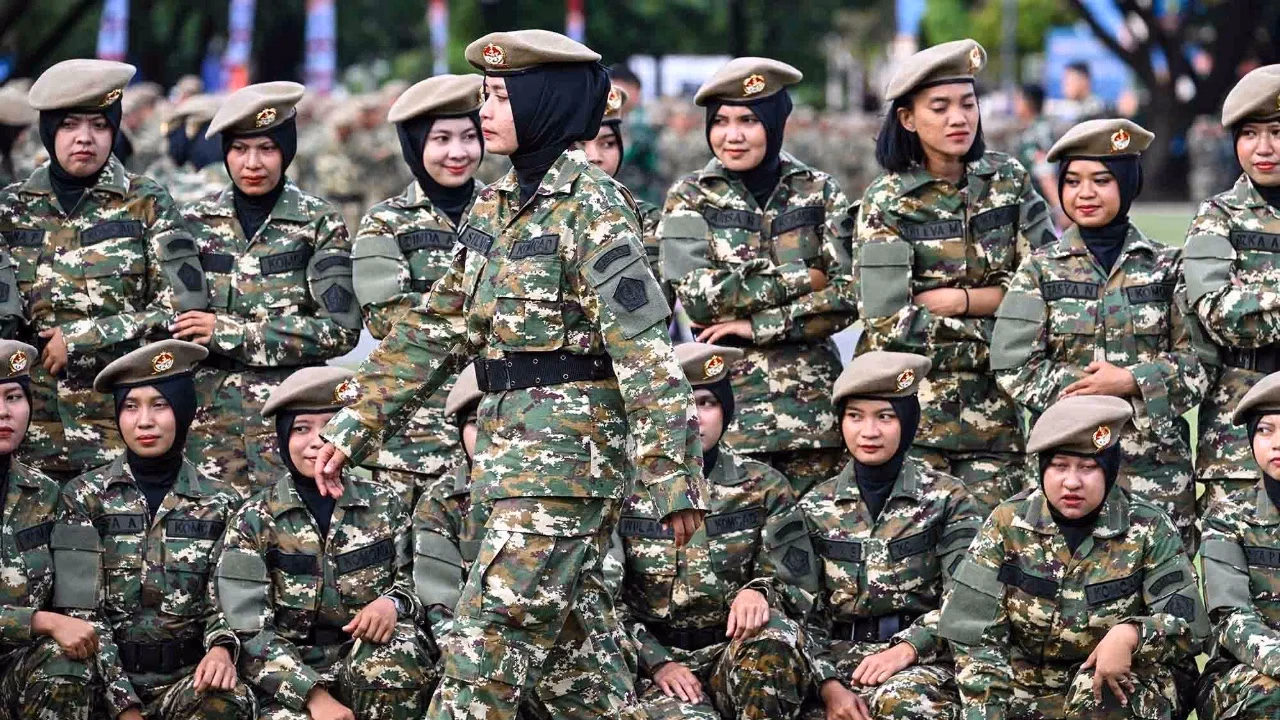 Parade dan Dedikasi Prajurit Wanita Komponen Cadangan